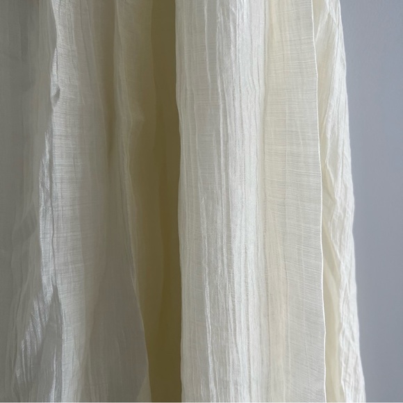 Elegant Cream Maxi Dress with Black Accents - Picture 5 of 7